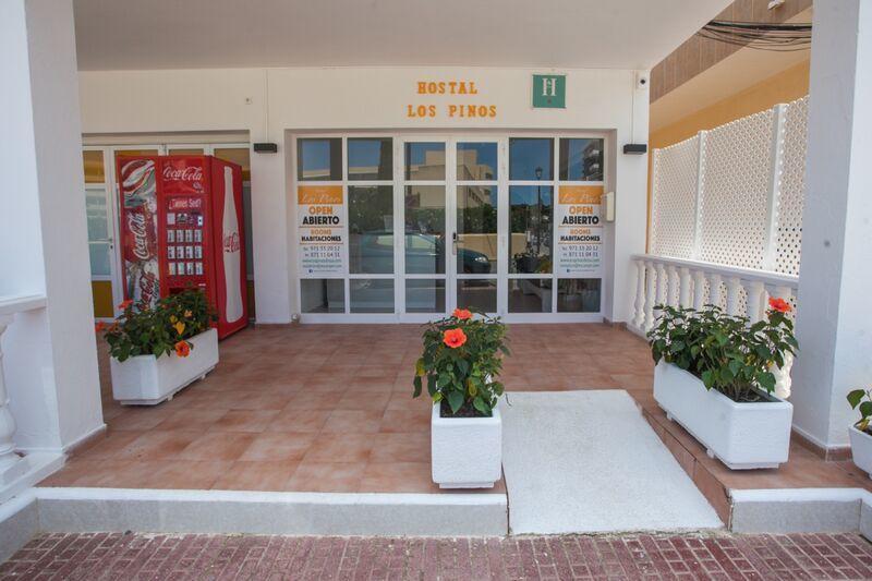 Hostal Los Pinos Эс-Кана Экстерьер фото