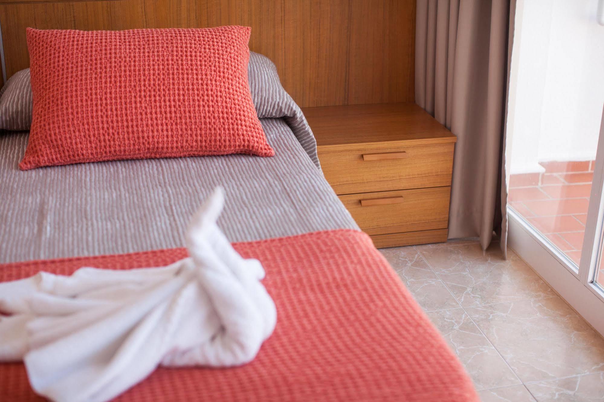 Hostal Los Pinos Эс-Кана Экстерьер фото