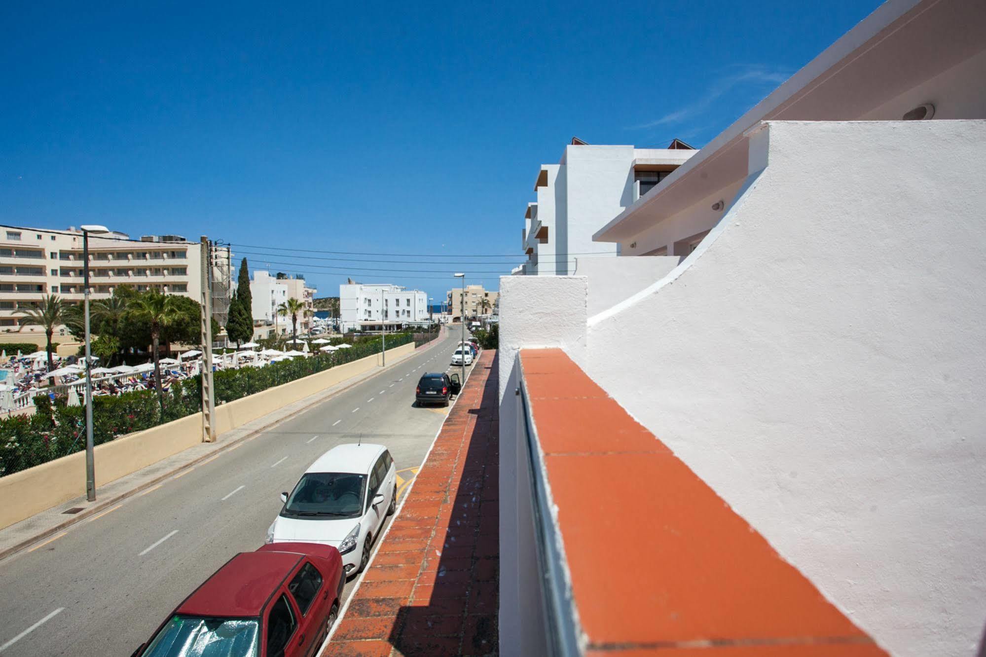 Hostal Los Pinos Эс-Кана Экстерьер фото